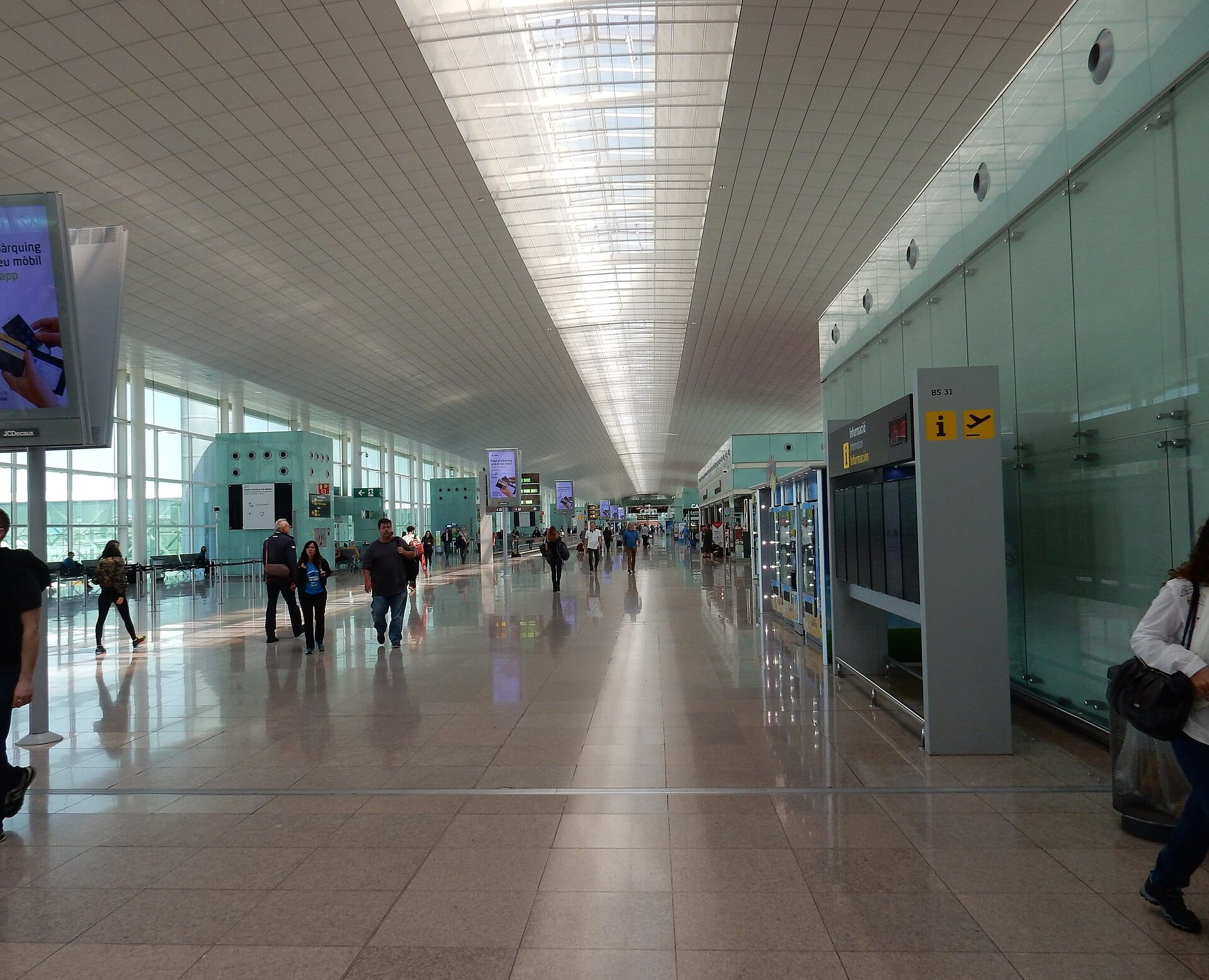 The departures concourse at Barcelona-El Prat Airport, Terminal 1