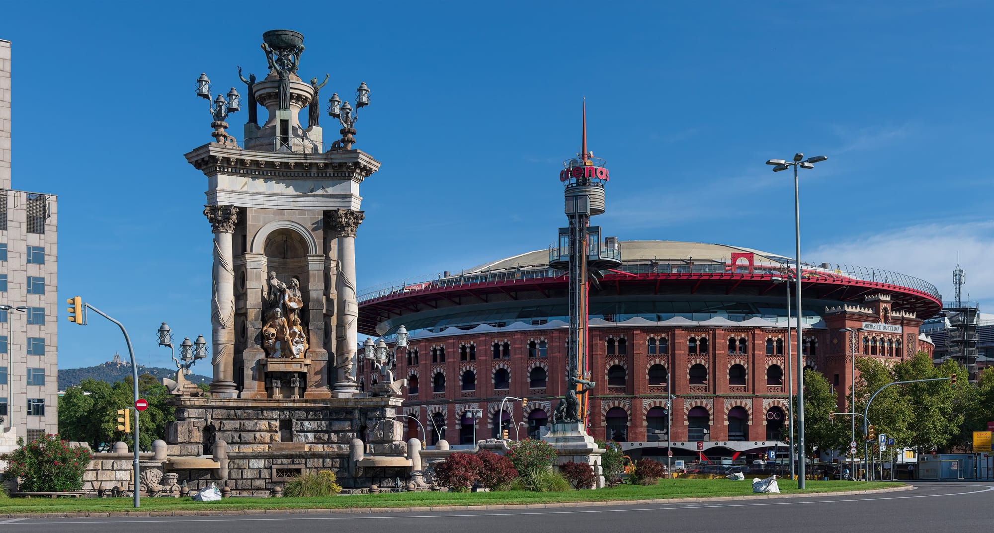 Placa d'Espanya in Barcelona, with the fountain and the former bullring Las Arenas