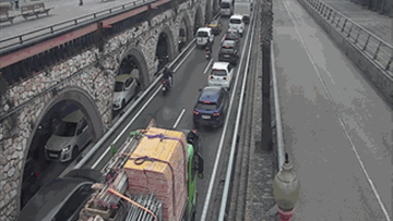 Heavy traffic on the Ronda Litoral near Montjuïc, Barcelona, with many cars visible.