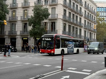 A TMB V29 bus in Barcelona serving the Diagonal Mar to Virrei Amat and Roquetes route during summer beach travel.