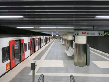 An FGC train at Gràcia station in Barcelona, where the rail service will be interrupted towards Sarrià in August 2026.