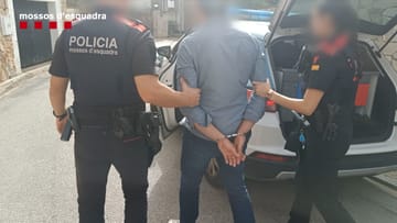 Police operation linked to an alleged mobile phone fraud network in Granollers, where Mossos say 788 devices were diverted using false delivery records.