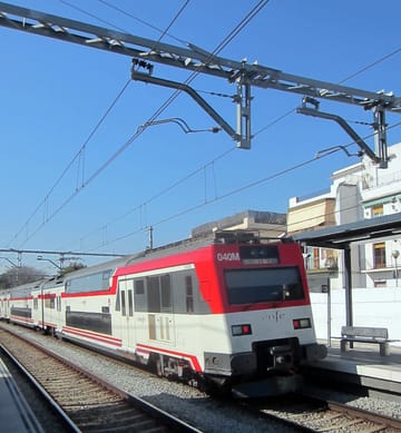 Sitges train fault cuts R2 Sud service to two an hour