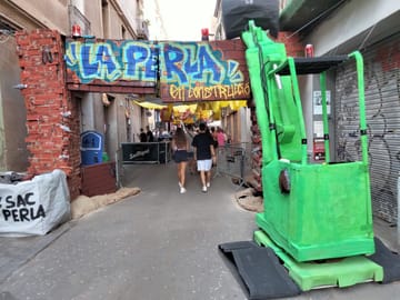 La Perla committee reports silicone sabotage in Gràcia