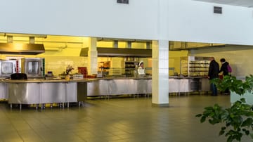 BComú Proposes Public Tupperware Dining Hubs in Barcelona