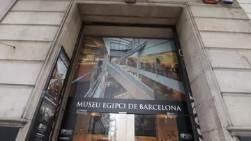 Exterior view of the Museu Egipci de Barcelona with signage for the new 'Iny, the Pharaoh's Explorer' exhibition.