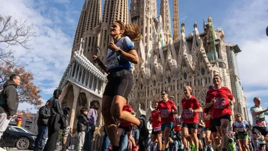 Barcelona Marathon 2026: Road Closures & Transport Guide