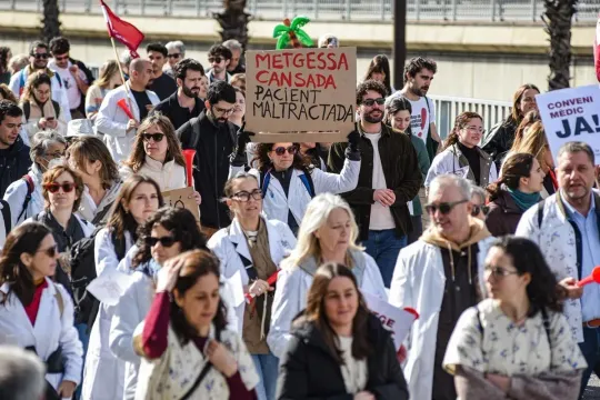 Catalonia: Low Turnout for Doctor Strike, Train Strike Looms