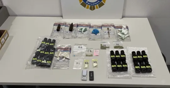 Barcelona Drug Arrest: Two Detained with Poppers and Cocaine in Sants