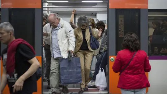 Barcelona Train Disruption Diverts R1 and R4 Lines