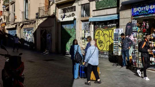 Barcelona Targets Massive Holiday Rental Fraud Ring Operating 74 Illegal Tourist Apartments