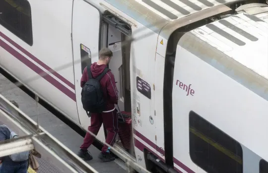 Spain Confirms 2027 Launch for Barcelona-Valencia Rail