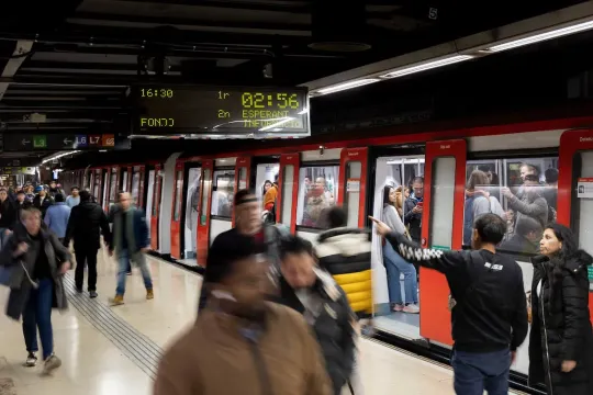 Barcelona Rush Hour Hits 35% Surge at 6 AM