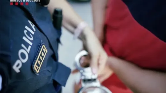 Four arrested for illegal eviction attempt in Barcelona
