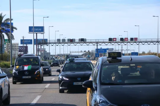 Taxi drivers plan slow march against VTC on 15 October