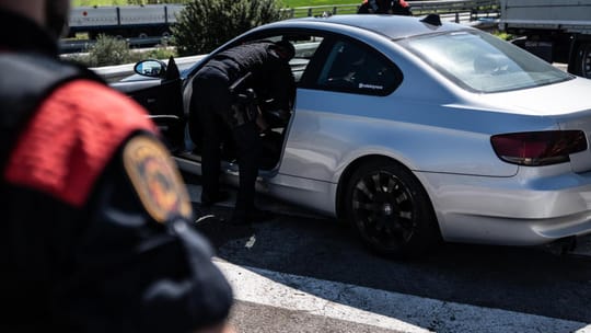 Trets dels Mossos a un cotxe robat en una persecució a Badalona