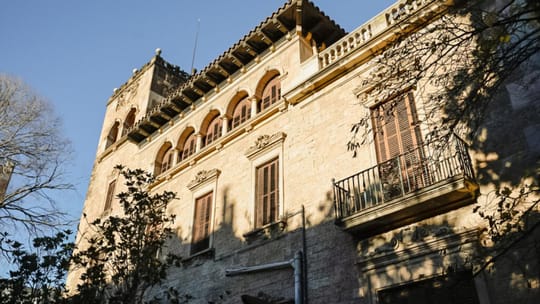 Exterior view of the historic Julio Muñoz Ramonet estate in Barcelona, showing its elegant facade and surrounding gardens.