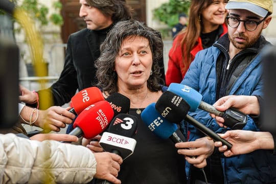 Pilar Castillejo, President of the CUP in the Catalan Parliament, speaking at a press conference.