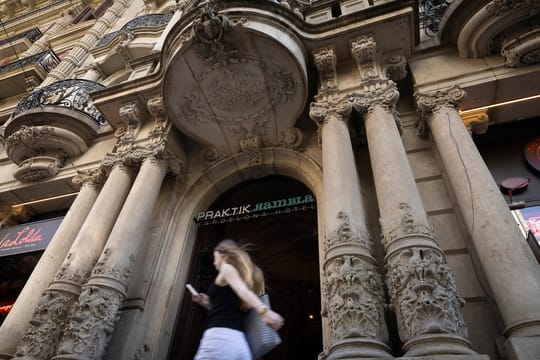 The facade of Hotel Praktik at Rambla de Catalunya 27 in Barcelona, featuring an ornate architectural style and a street-leve
