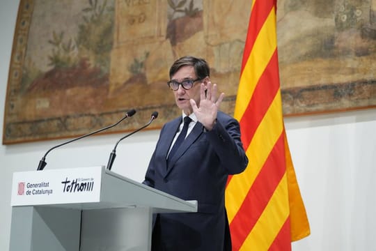 Salvador Illa, President of the Generalitat, speaking at a press conference or interview podium.