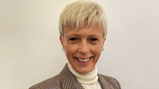 Mayte Castillo, former Rodalies director, smiling in a professional setting
