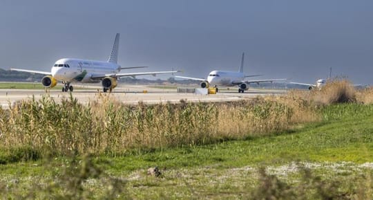 El Prat desafia la crisi i assoleix un rècord de vols intercontinentals