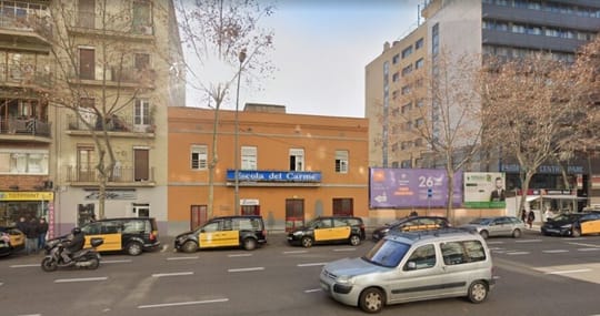 Exterior view of the former Escola del Carme building on Avinguda de Madrid in Barcelona's Sants district.