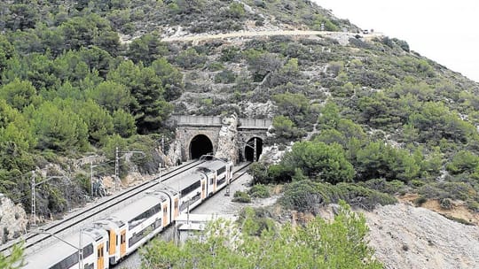 Reobren els túnels del Garraf per a Rodalies