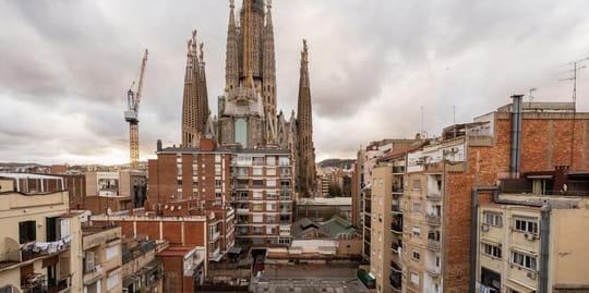 Negociacions en marxa per l'escalinata de la Sagrada Família: Ajuntament i veïns a la taula
