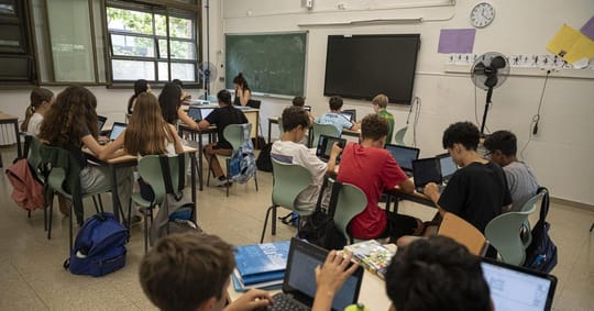 Aules a 36°C: La calor extrema asfixia les escoles de Barcelona