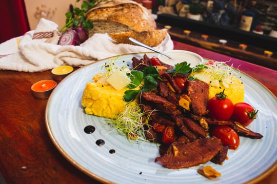 La Mama Acasa Marks 10 Years of Romanian Cuisine in Sants