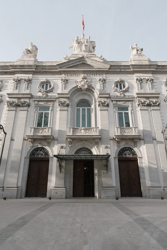 Supreme Court links control failures to corruption