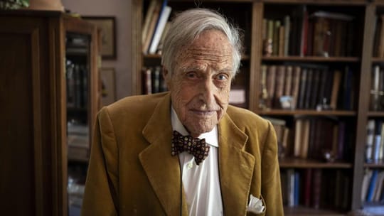 Oriol Domènec Llavallol, el metge barceloní de 102 anys amb una vida de mil aventures