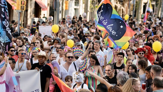 Eixample District Launches First Institutional Pride Event