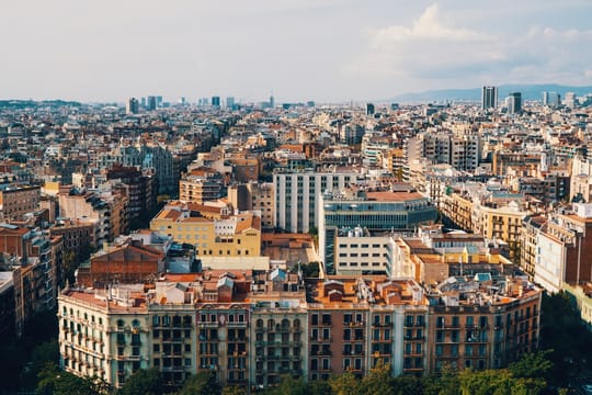 Apartment buildings in Barcelona, illustrating rent regulation affecting tenants and landlords in the city.