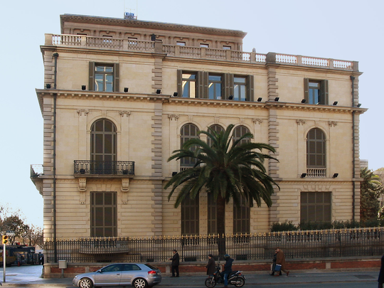 The featured image shows the exterior of Palau Robert on Passeig de Gràcia in Barcelona.