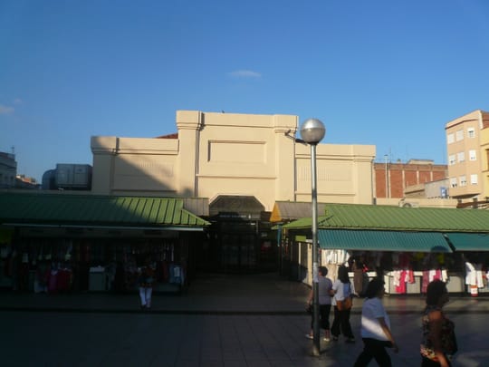 L'Hospitalet clears three Collblanc Market stalls