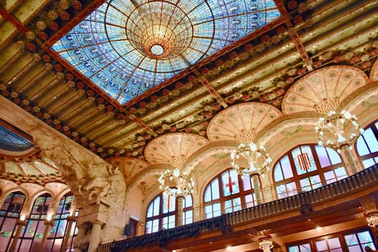 The ground-floor premises at 54 Via Laietana in Barcelona, planned as the Palau de la Música Catalana's Nova Porta entrance.