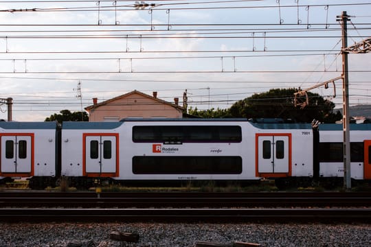 Cable Theft Cuts R1 Train Service to Two per Hour