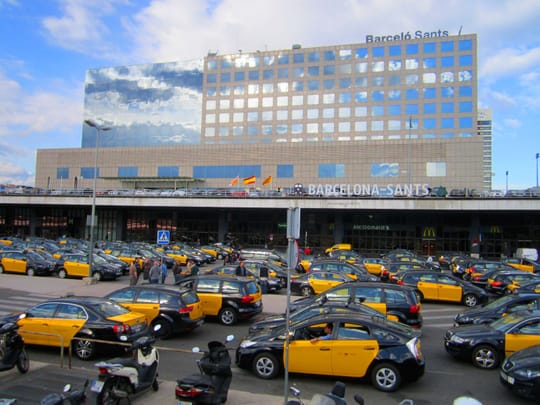 Man Arrested for Street Scams Near Sants Station