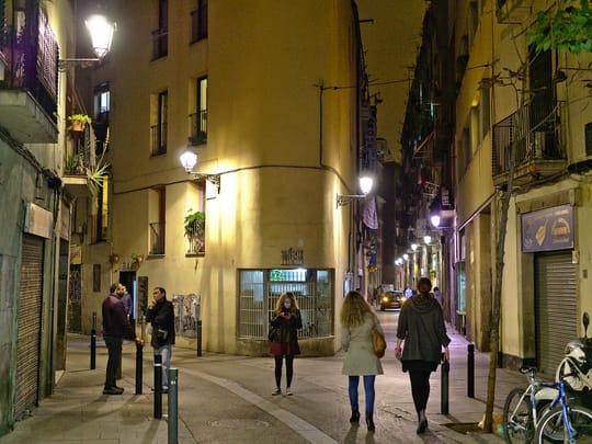 Carrer de la Cera in El Raval, Barcelona, where the Never cocktail bar is located at number 17.
