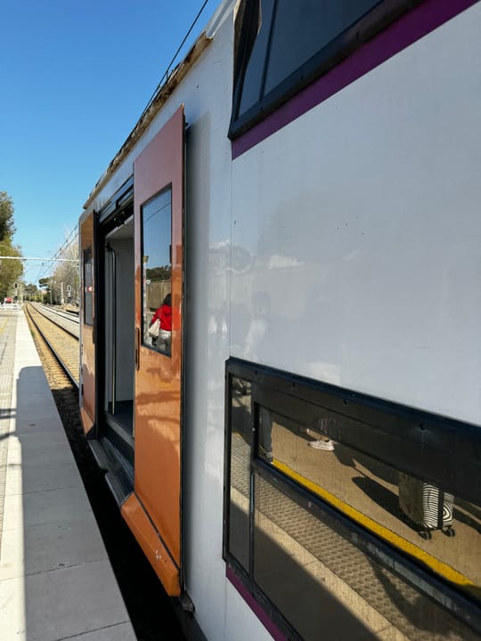 R3 trains resume after cable theft as road queues build