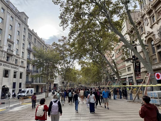 Barcelona urges La Rambla shops to upgrade facades
