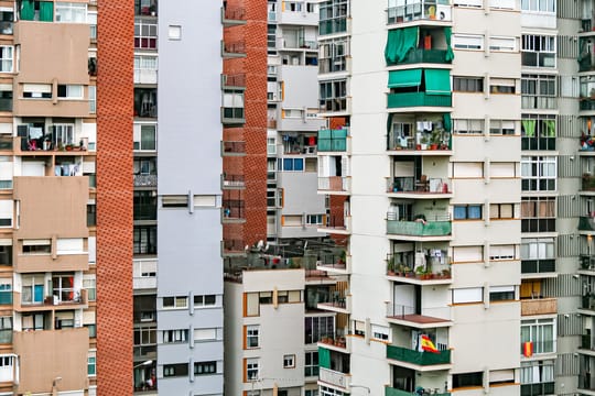 Man critical after fourth-floor jump in Barcelona