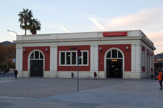 Three Injured in Ceiling Collapse at Fabra i Puig Station