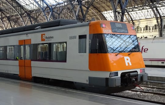 UPF Student's AI Spots Train Delays 45 Minutes Early