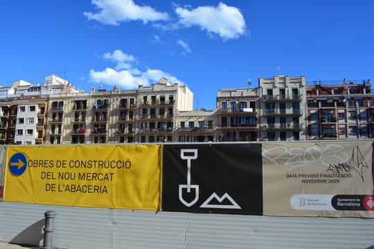 An architectural visualisation of the planned Quiró housing and community development in Gràcia, Barcelona.