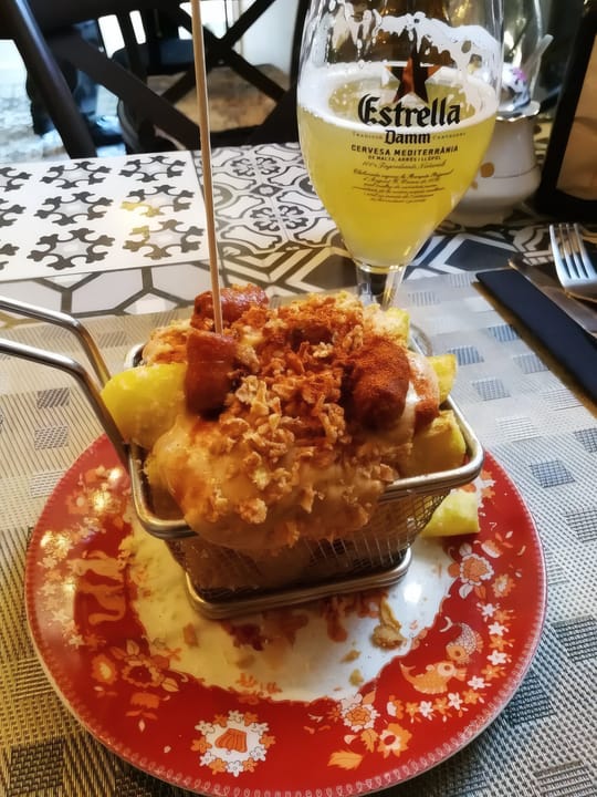 Exterior street view in l'Esquerra de l'Eixample, Barcelona, where Le Petit bar-cafeteria is located and praised for its patatas bravas.
