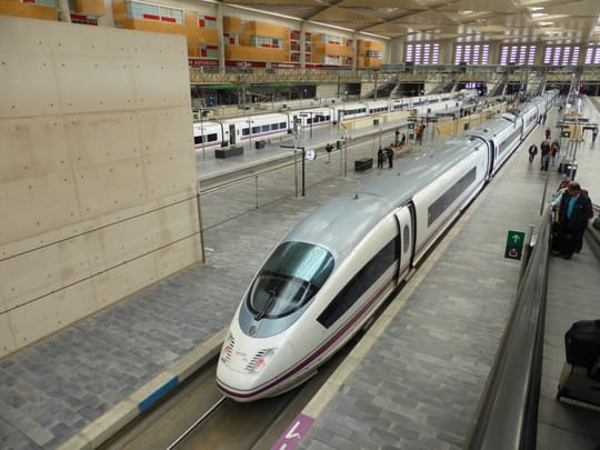 Barcelona-Madrid AVE resumes with delays after fire