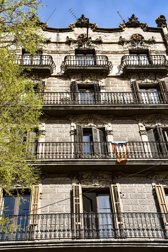 Barcelona Revives 150% IBI Hike for Tourist Apartments